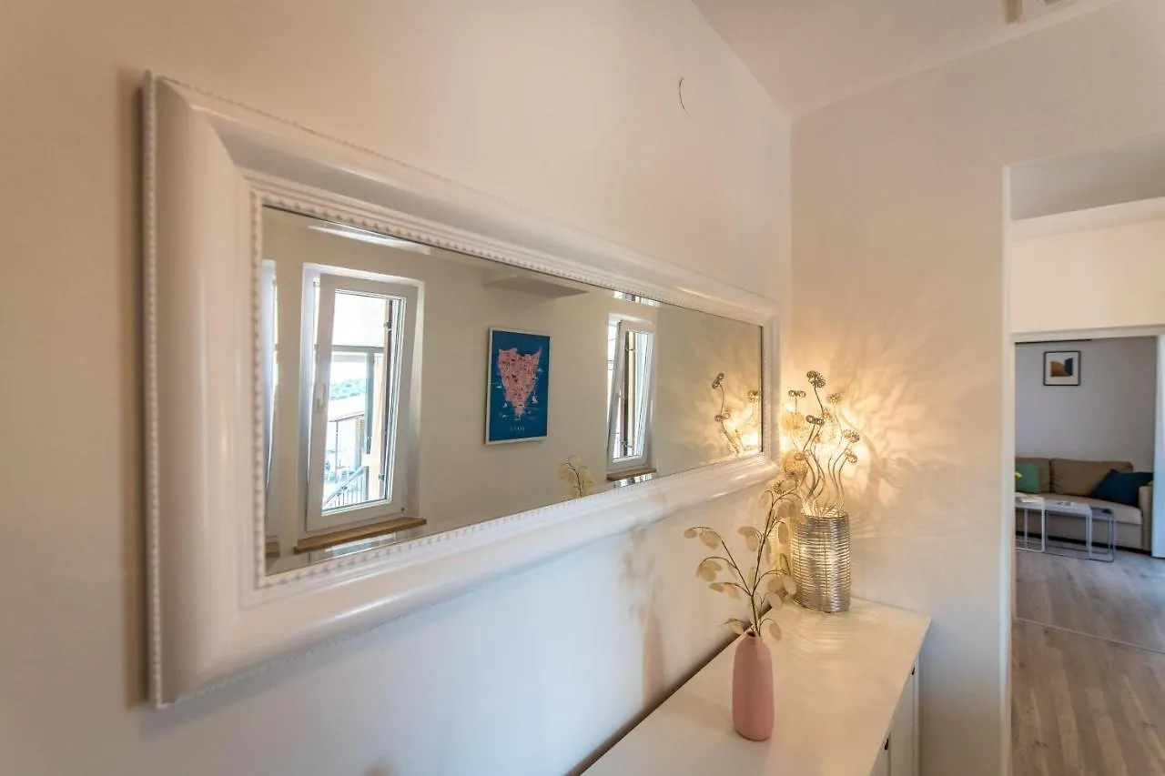 Vacation House Maria, Big Garden, Private Parking Vinkuran 0*,
