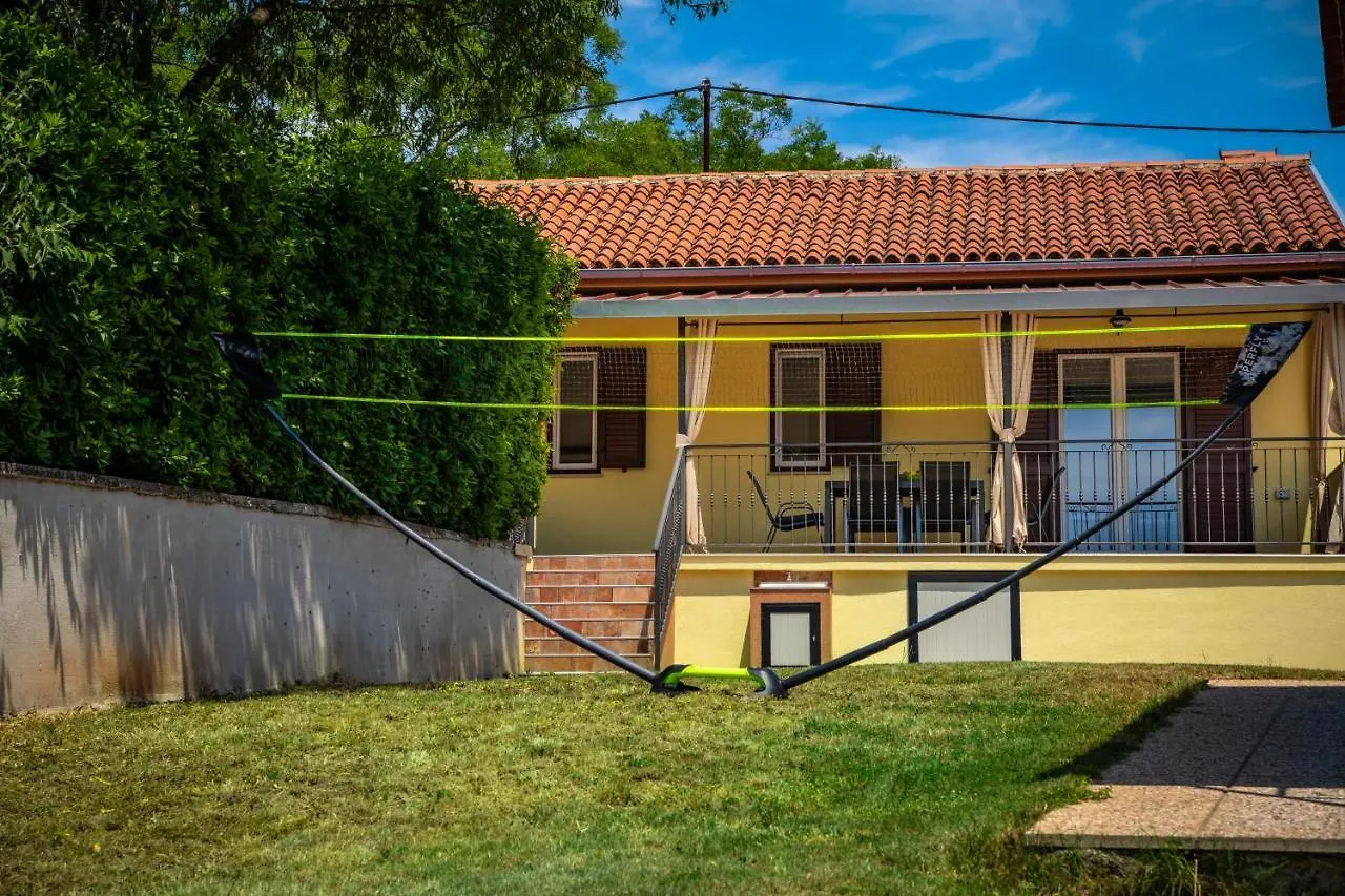 Vacation House Maria, Big Garden, Private Parking Vinkuran